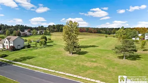5 Ryan Pl, Pomfret, NY 14063