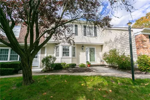 144 New Wickham Dr, Penfield, NY 14526
