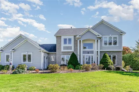 85 Chippenham Dr, Penfield, NY 14526