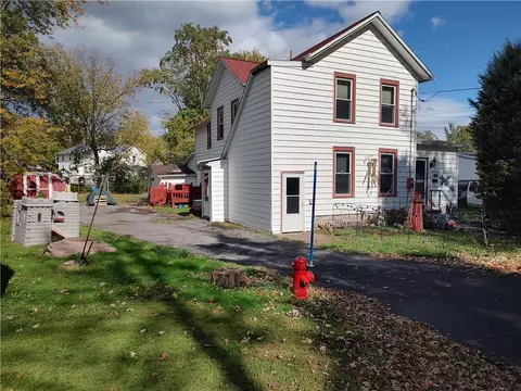 16 John St, Seneca Falls, NY 13148