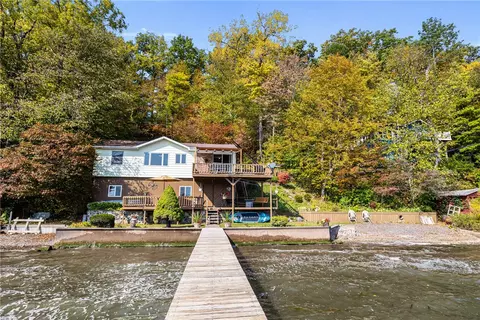 1755 Log Cabin Rd, Torrey, NY 14527