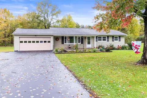 1953 Daansen Rd, Palmyra, NY 14522