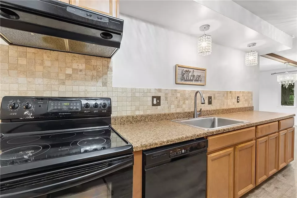  60 Pontiac St, Webster, NY 14580 photo 8