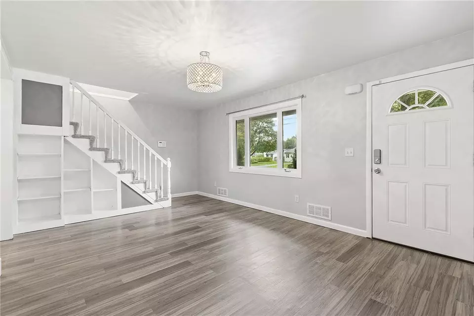  60 Pontiac St, Webster, NY 14580 photo 5