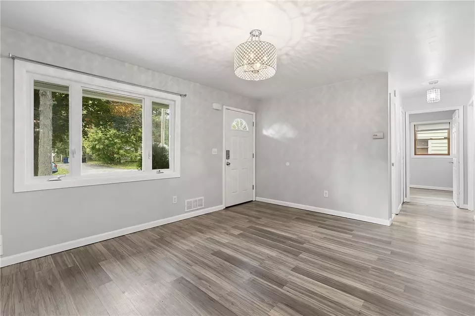  60 Pontiac St, Webster, NY 14580 photo 7