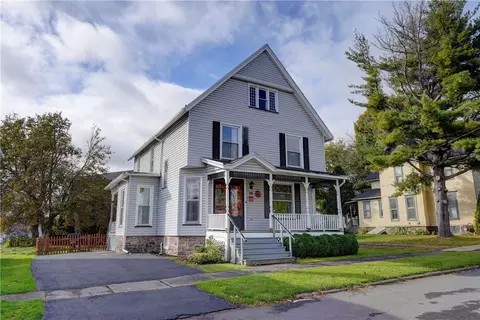 28 E Albion St, Murray, NY 14470