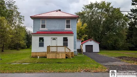 16 Clark St, Westfield, NY 14787