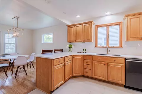 91 Dewberry Dr, Irondequoit, NY 14622 photo 9