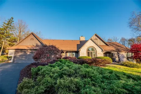 3 Lawton Dr, Pittsford, NY 14534