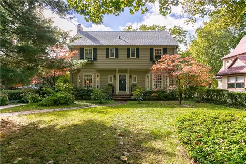89 Sagamore Dr, Irondequoit, NY 14617