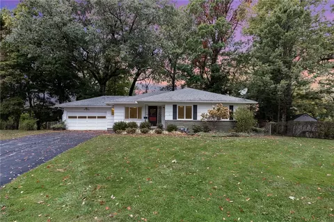 41 Brookview Dr, Irondequoit, NY 14617