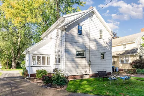 22 Elgrove Rd, Irondequoit, NY 14617 photo 3