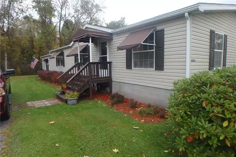 6039 Manley Dr, Wolcott, NY 13143