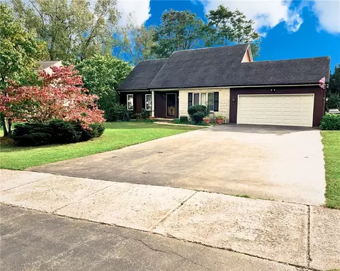 69 Cambridge Rd, Parma, NY 14468