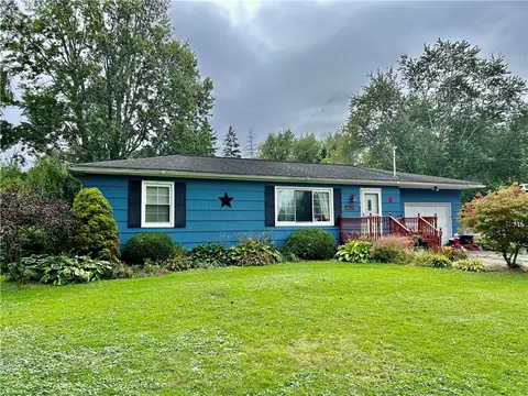 1 Kresswood Dr, Ogden, NY 14624