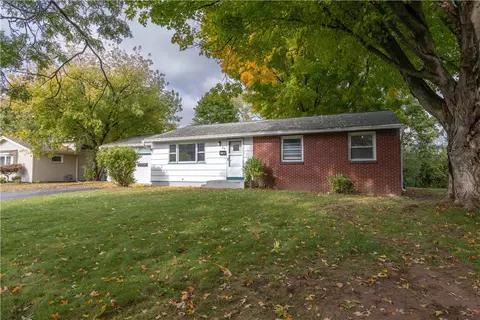 55 Mariposa Dr, Gates, NY 14624