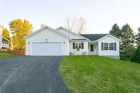2062 Johnny Ln, Walworth, NY 14568