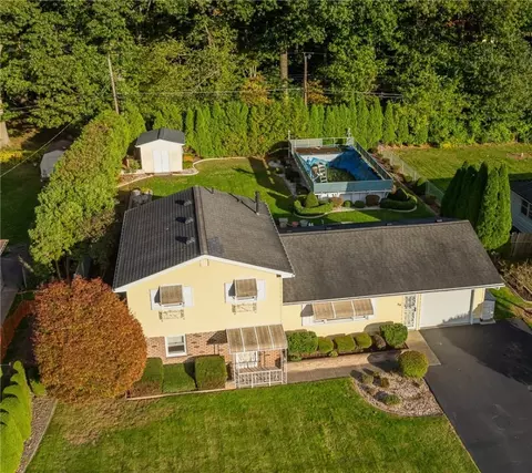 84 Barbara Ln, Greece, NY 14626
