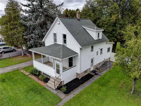 104 Park Ave, Gates, NY 14606