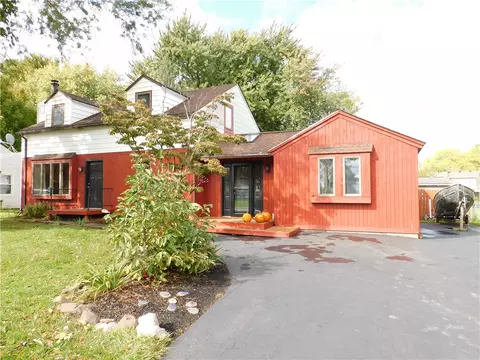 314 Lowden Point Rd, Greece, NY 14612