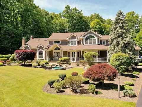 55 Pine Creek Ln, Greece, NY 14626