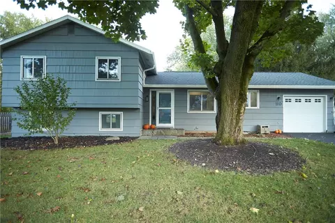 50 Round Hill Rd, Henrietta, NY 14467
