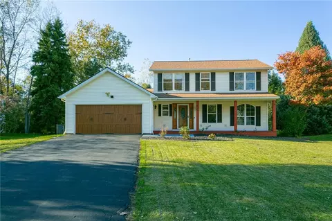 634 Cardile Dr, Webster, NY 14580
