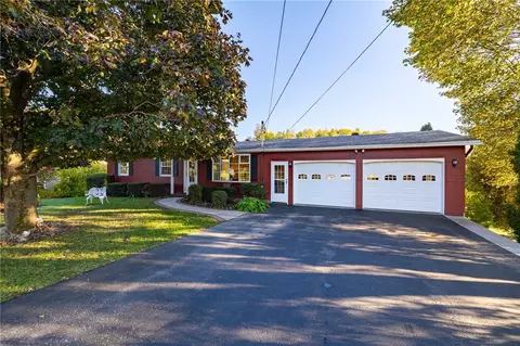 5862 Ridge Rd, Williamson, NY 14589