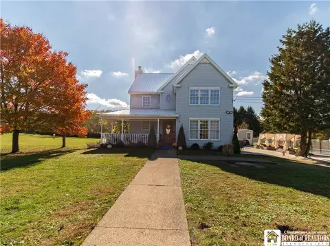 1005 Holmes Rd, Hanover, NY 14136