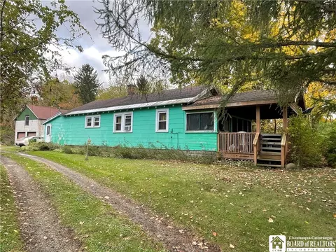 12599 Hutchinson Rd, Chaffee, NY 14030
