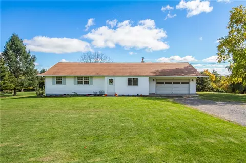 3131 Oakmount Rd, Bloomfield, NY 14469
