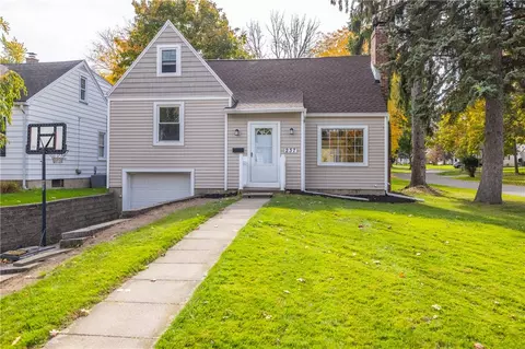 237 Oaklawn Dr, Irondequoit, NY 14617