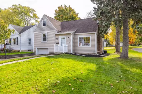 237 Oaklawn Dr, Irondequoit, NY 14617 photo 2