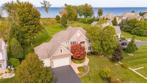 20 N Shore Dr, Parma, NY 14468