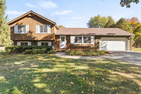 568 Drake Rd, Hamlin, NY 14464