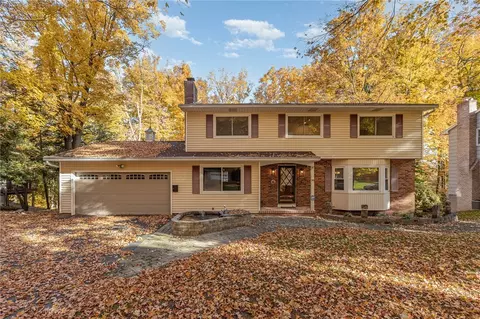 30 Valley Brook Dr, Perinton, NY 14450