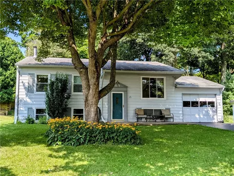15 Somerset Ln, Victor, NY 14564