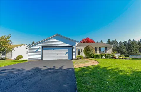 78 Lansmere Way, Ogden, NY 14624