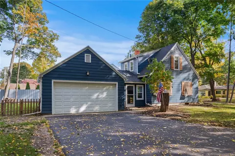 4 Westbourne Rd, Irondequoit, NY 14617 photo 2