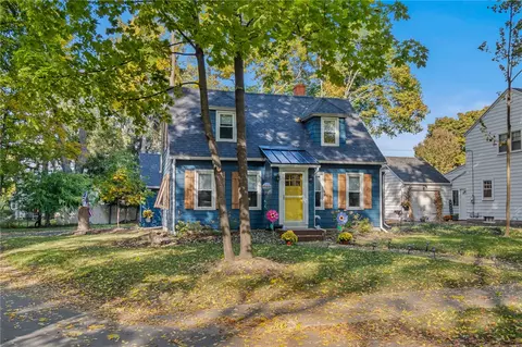 4 Westbourne Rd, Irondequoit, NY 14617