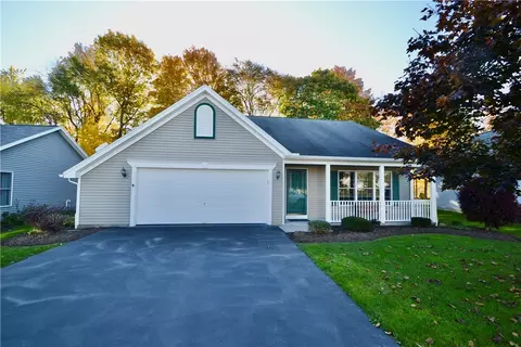 1358 Harwood Ln, Macedon, NY 14502