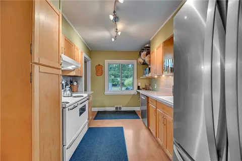 359 Walzer Rd, Irondequoit, NY 14622 photo 8
