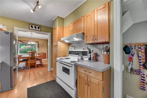 359 Walzer Rd, Irondequoit, NY 14622 photo 10