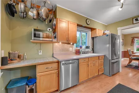 359 Walzer Rd, Irondequoit, NY 14622 photo 9