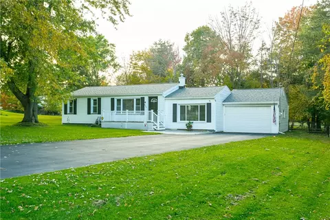 385 Holt Rd, Webster, NY 14580