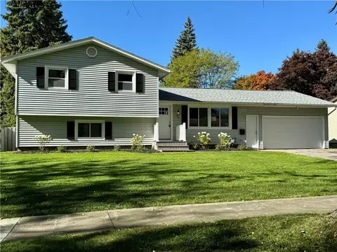 71 Debby Ln, Gates, NY 14606