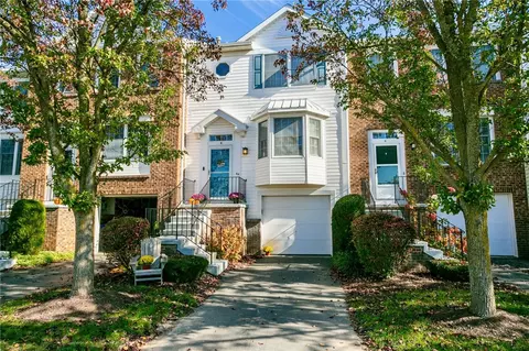 6 Jordache Ln, Ogden, NY 14559