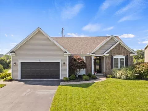 16 Canton Mdw, Perinton, NY 14450