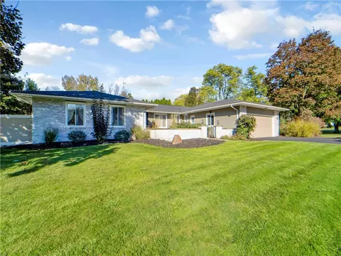 1 Old Acre Ln, Rochester, NY 14618