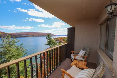41 Cliffside Dr, South Bristol, NY 14424